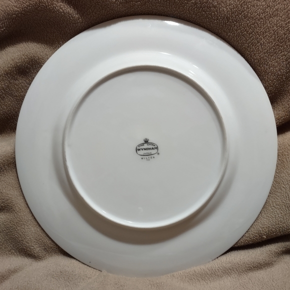 Wyndham Fine China "Wilton" Dinner Plate - Picture 2 of 7